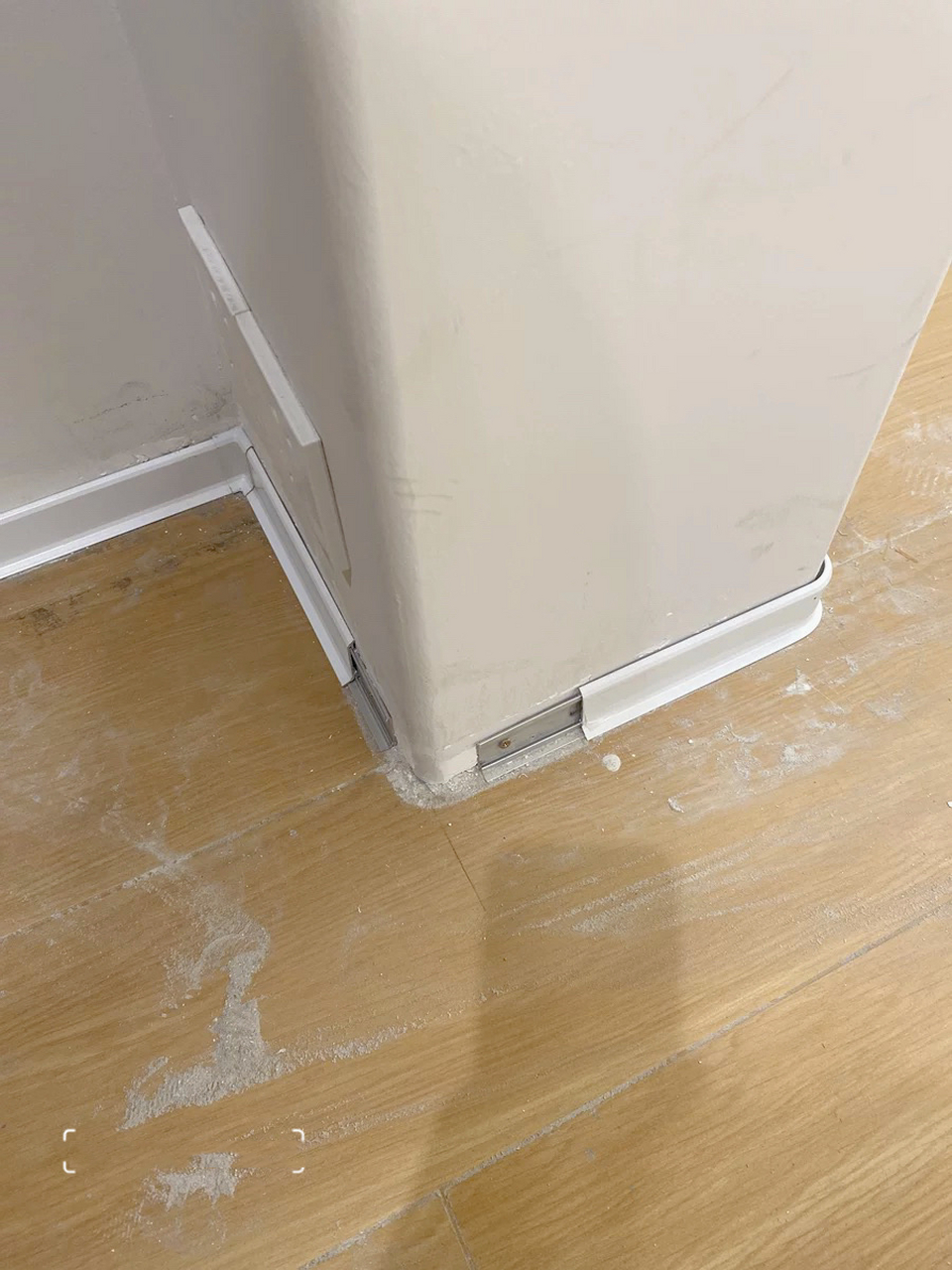 圆弧形阳角条的踢脚线做法分享 自从阳台拱门用了圆弧阳角条,就一直在