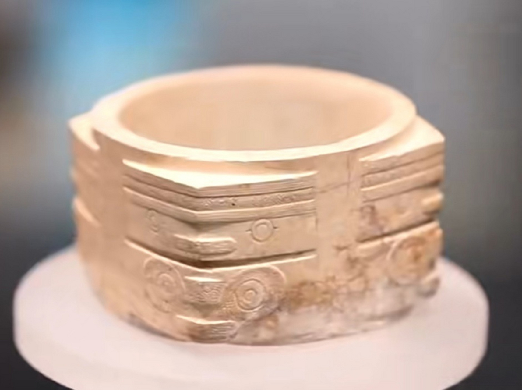 神人兽面纹玉琮,经典