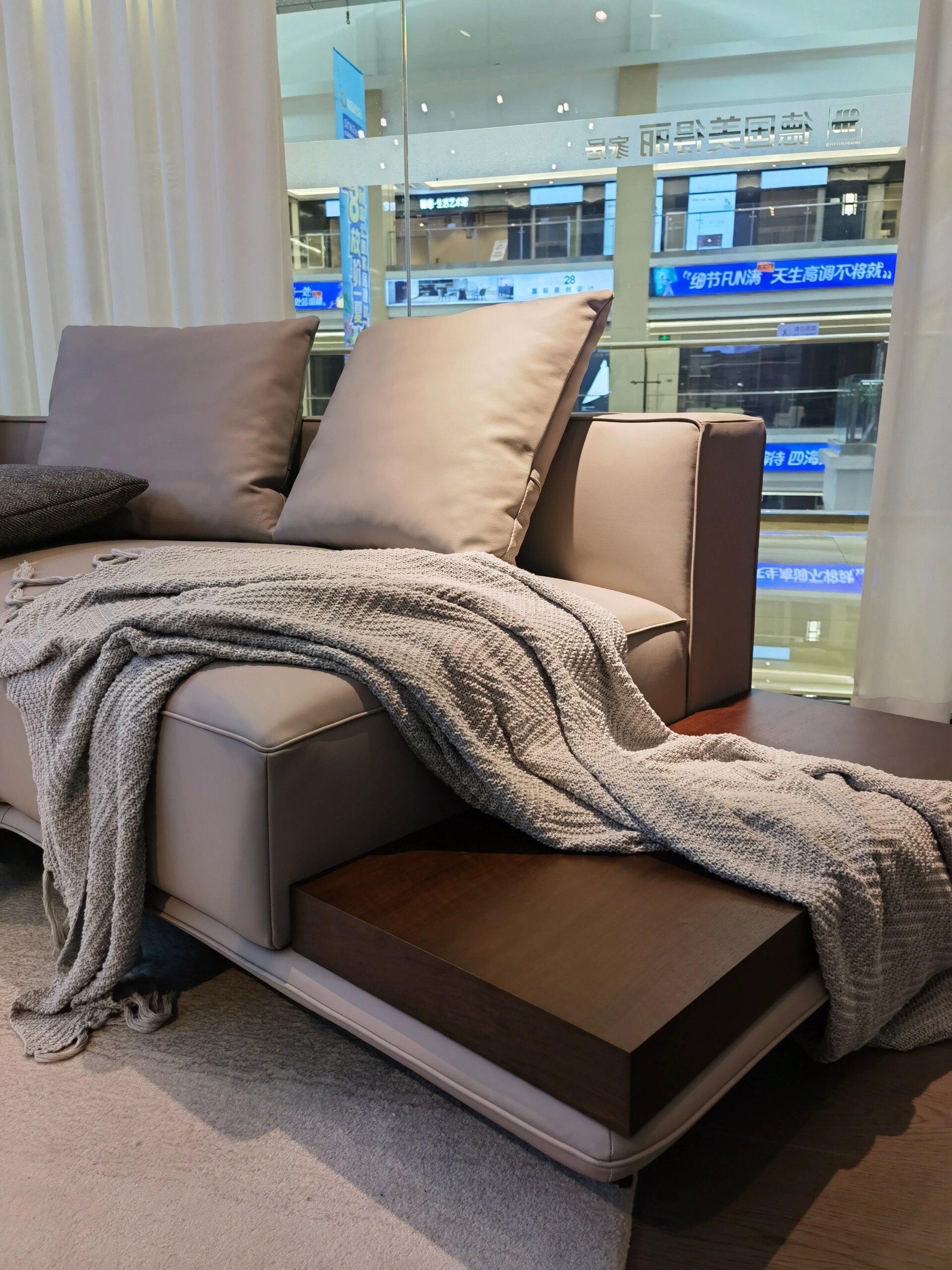 欧宝米缇 真皮沙发,店铺展厅实拍