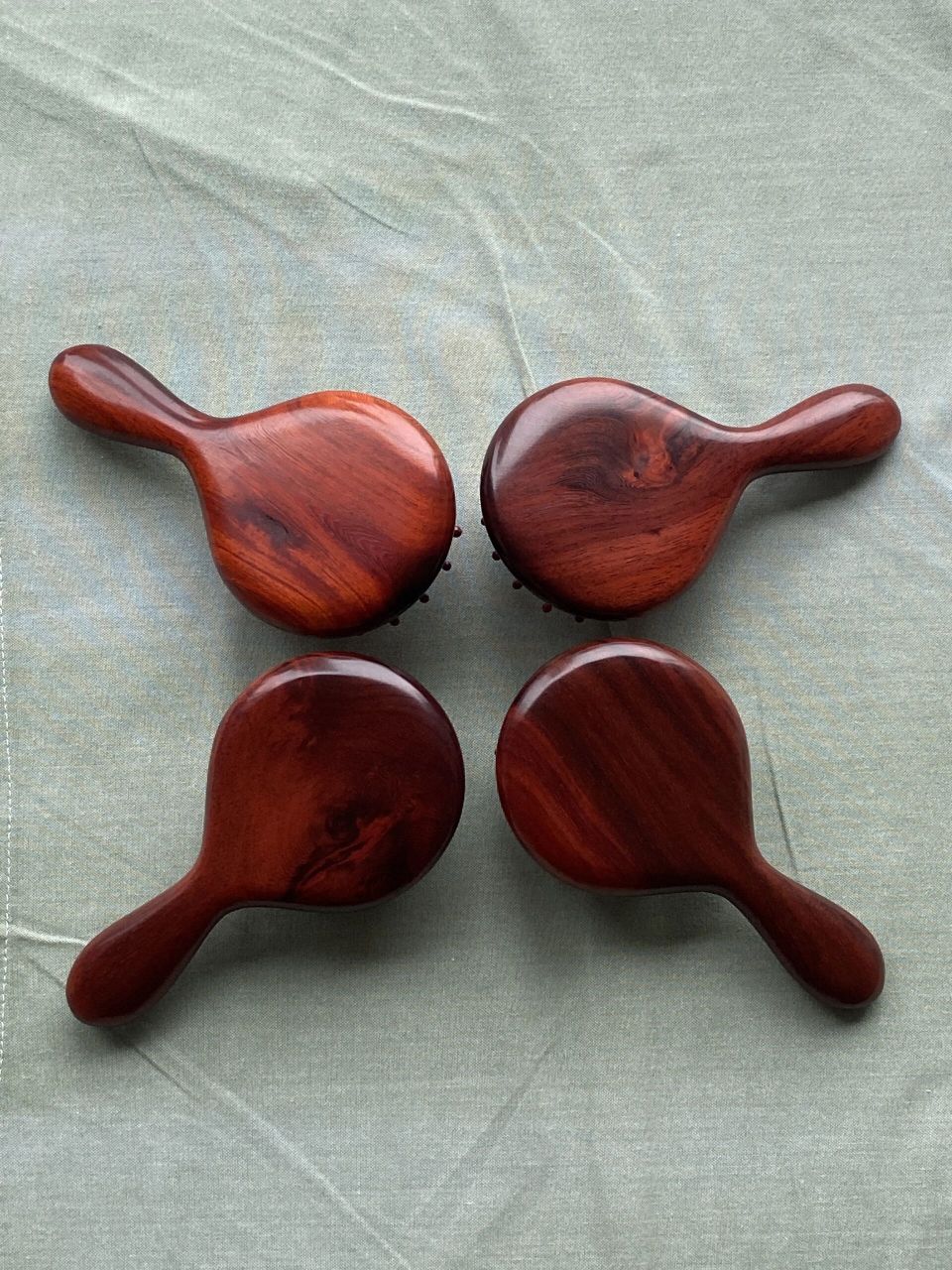 它的名字叫科特迪瓦小叶紫檀,简称科檀 俗称酡红木,非洲小叶紫檀.