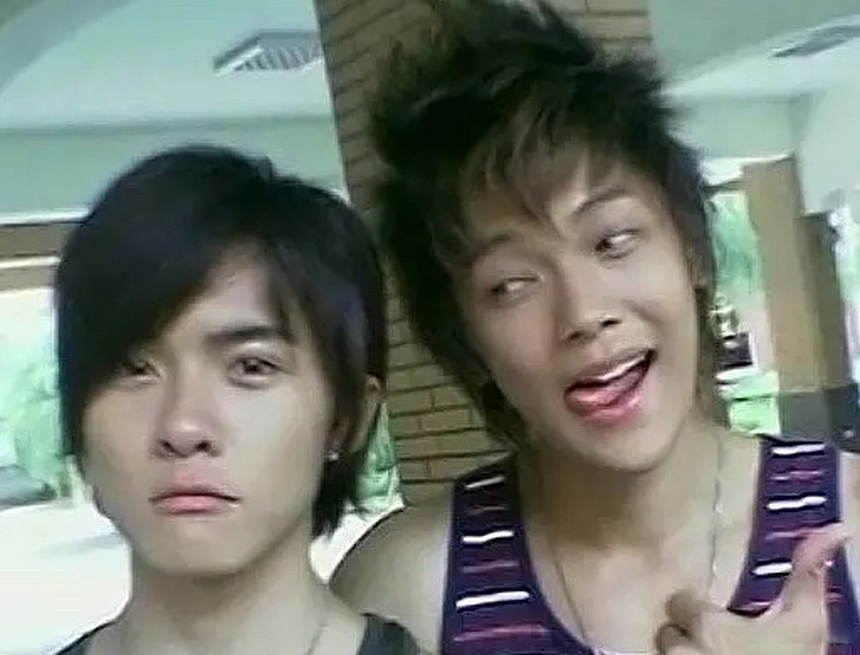 当年和汪东城关系最好的是唐禹哲吧,据说炎亚纶还因为他俩关系太好生