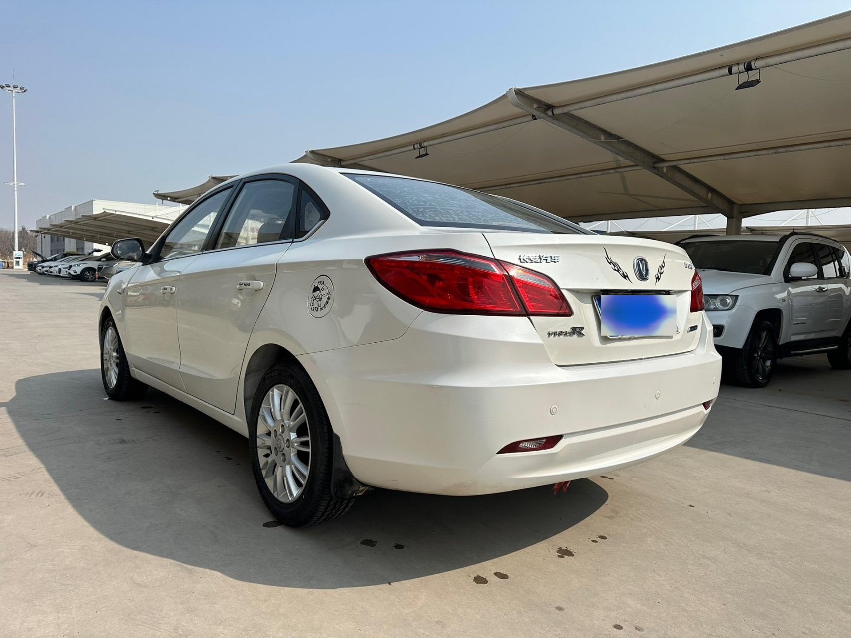 13年长安逸动手动豪华版安全行驶8万公里一手车原板车况保险一整年1,6