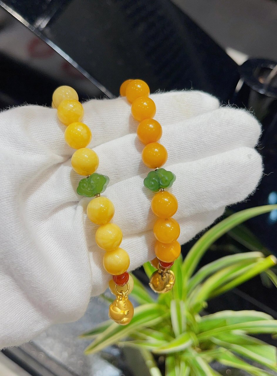 一起见证蜜蜡佩戴盘玩后的效果 时间的沉淀造就了蜜蜡的历程 #心如