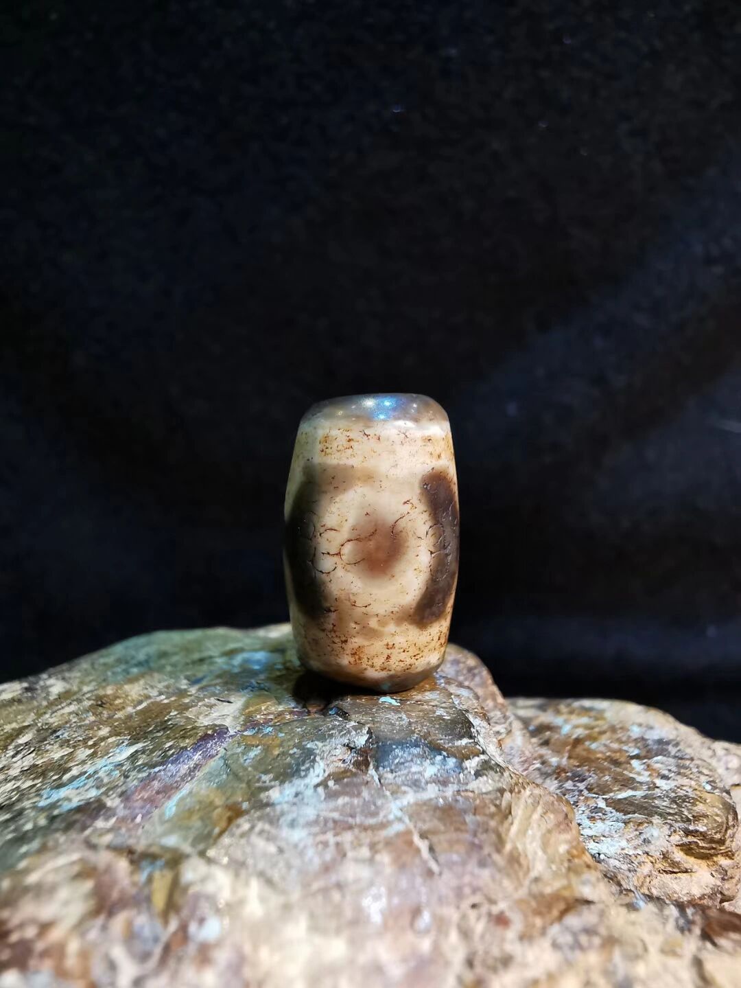 使佩戴者福慧增长,而真正的火供天珠在市面上也是比较少见的.