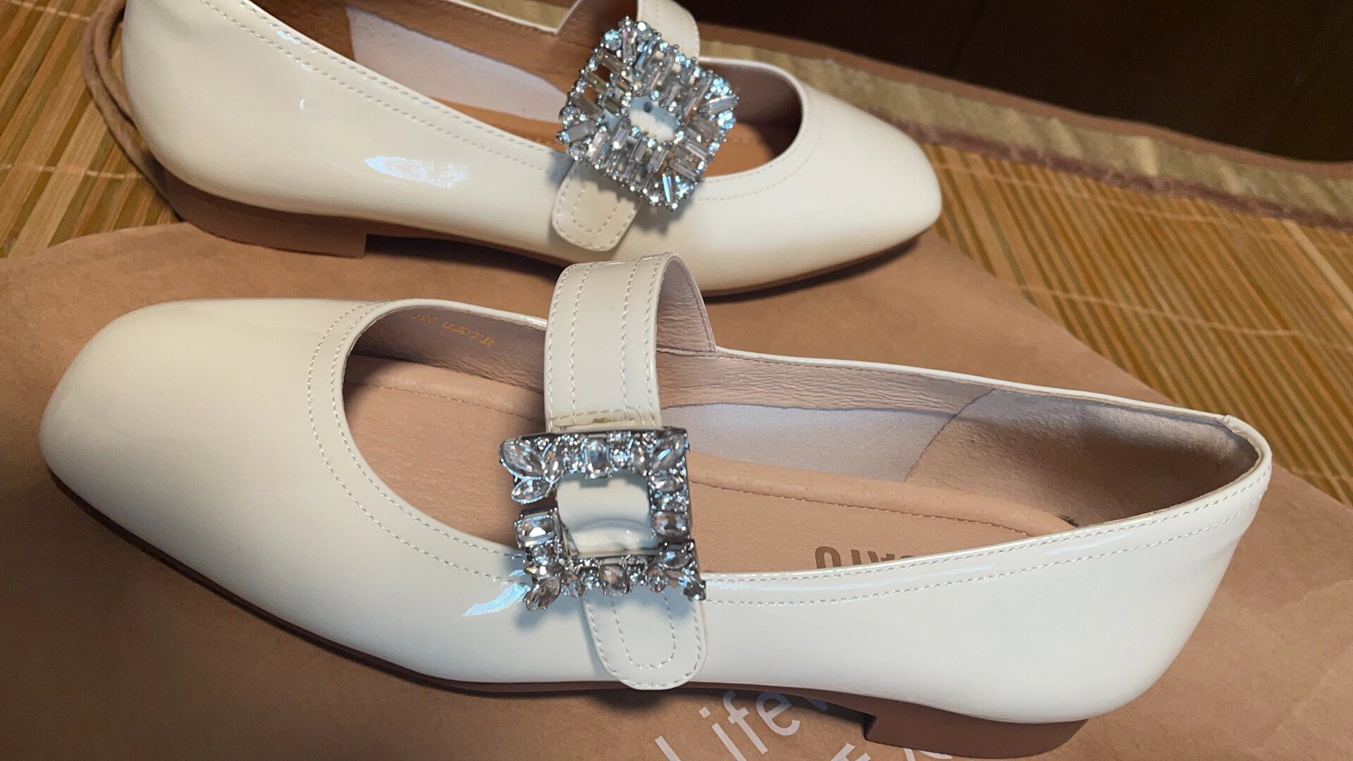 思加图 妙丽玛丽珍鞋对比