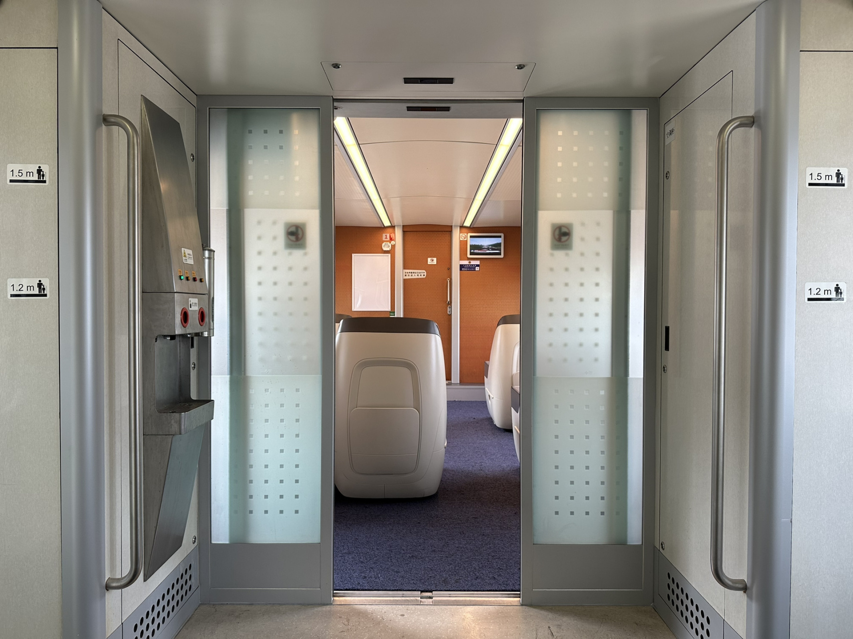 广深城际新增全新座席 广深城际的古董和谐号crh1a列车 有少量列车