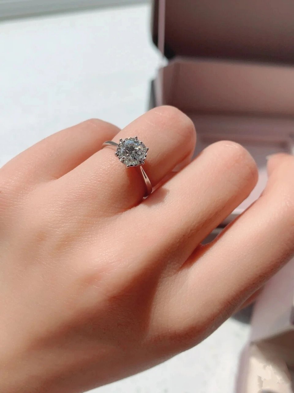 六福小课堂五个手指戴戒指的含义95 五个手指戴戒指的含义: 大拇指