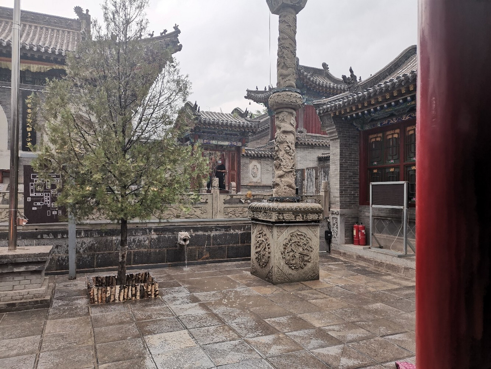 就是没想到,第一次来五台山就遇到这么大雨 晚上逛完殊像寺回来的路上