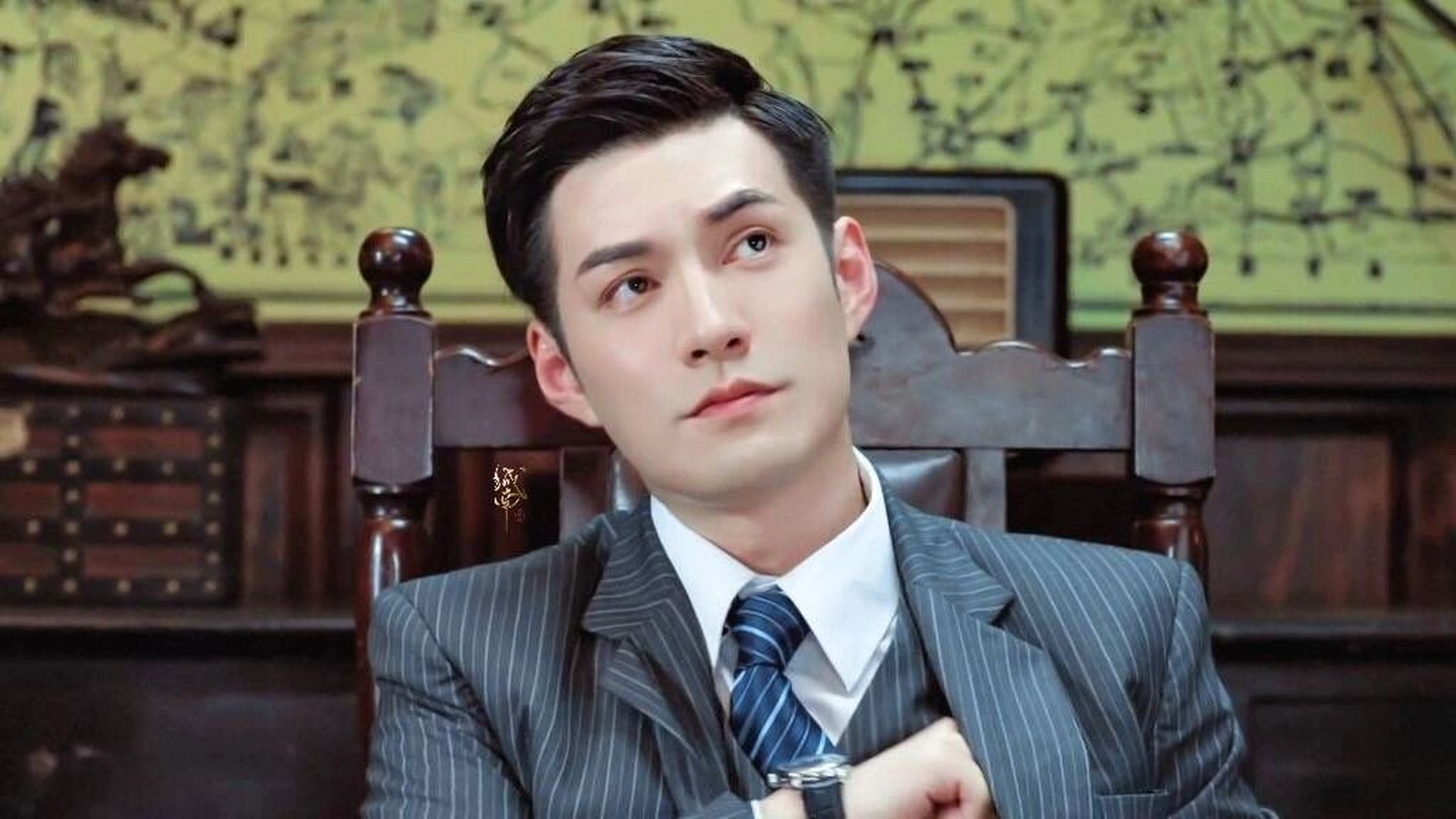 继续上头中 对严屹宽和宋轶的cp磕生磕死 脸真的太配了 妥妥的霸道