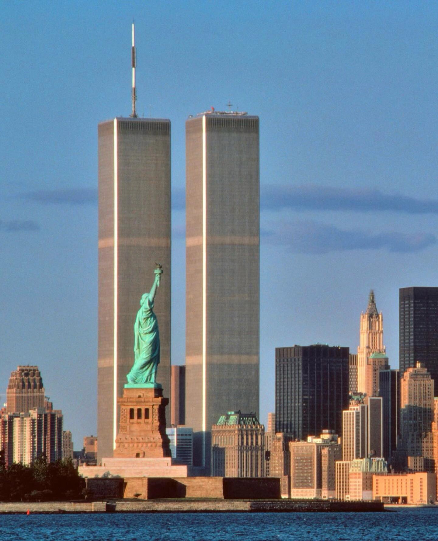 美国双子塔遭遇袭击瞬间