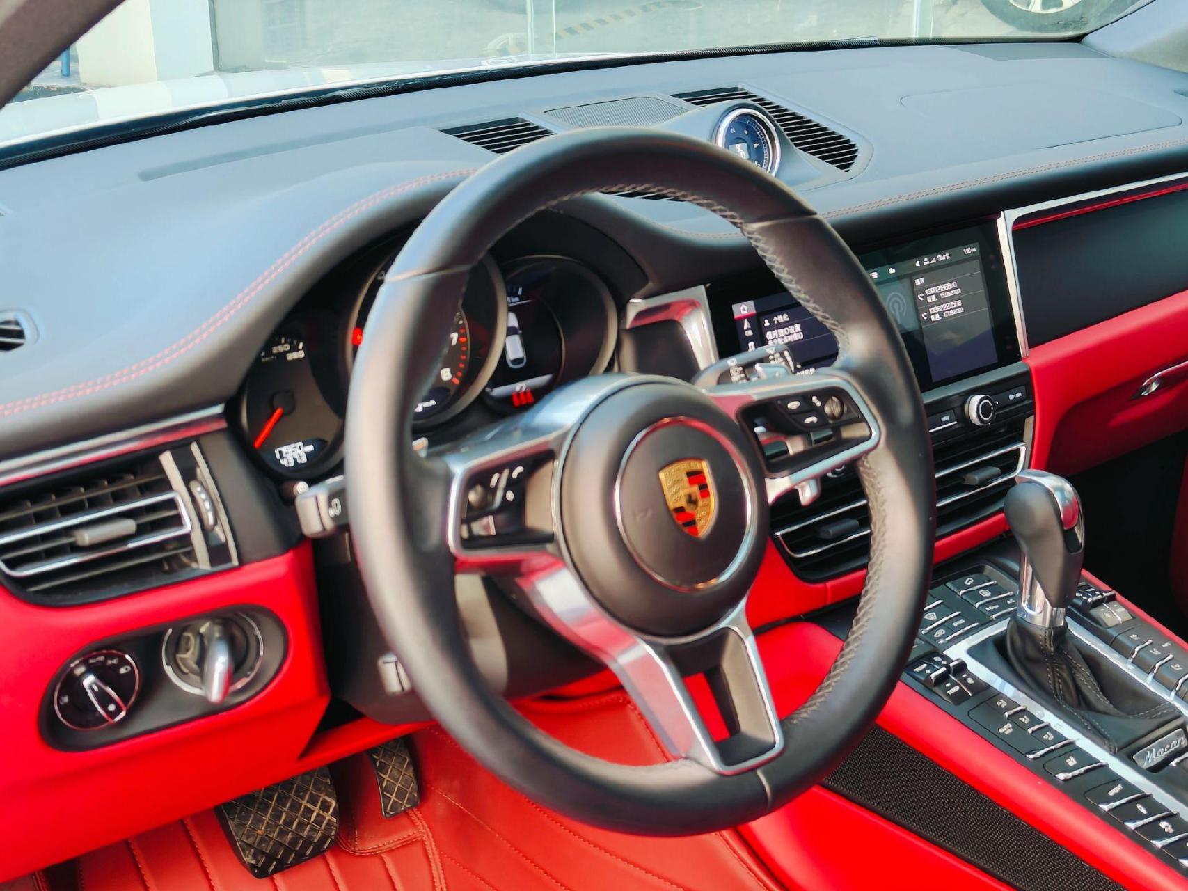 保时捷 macan 2021款 2.0t,21年7月上牌,1.