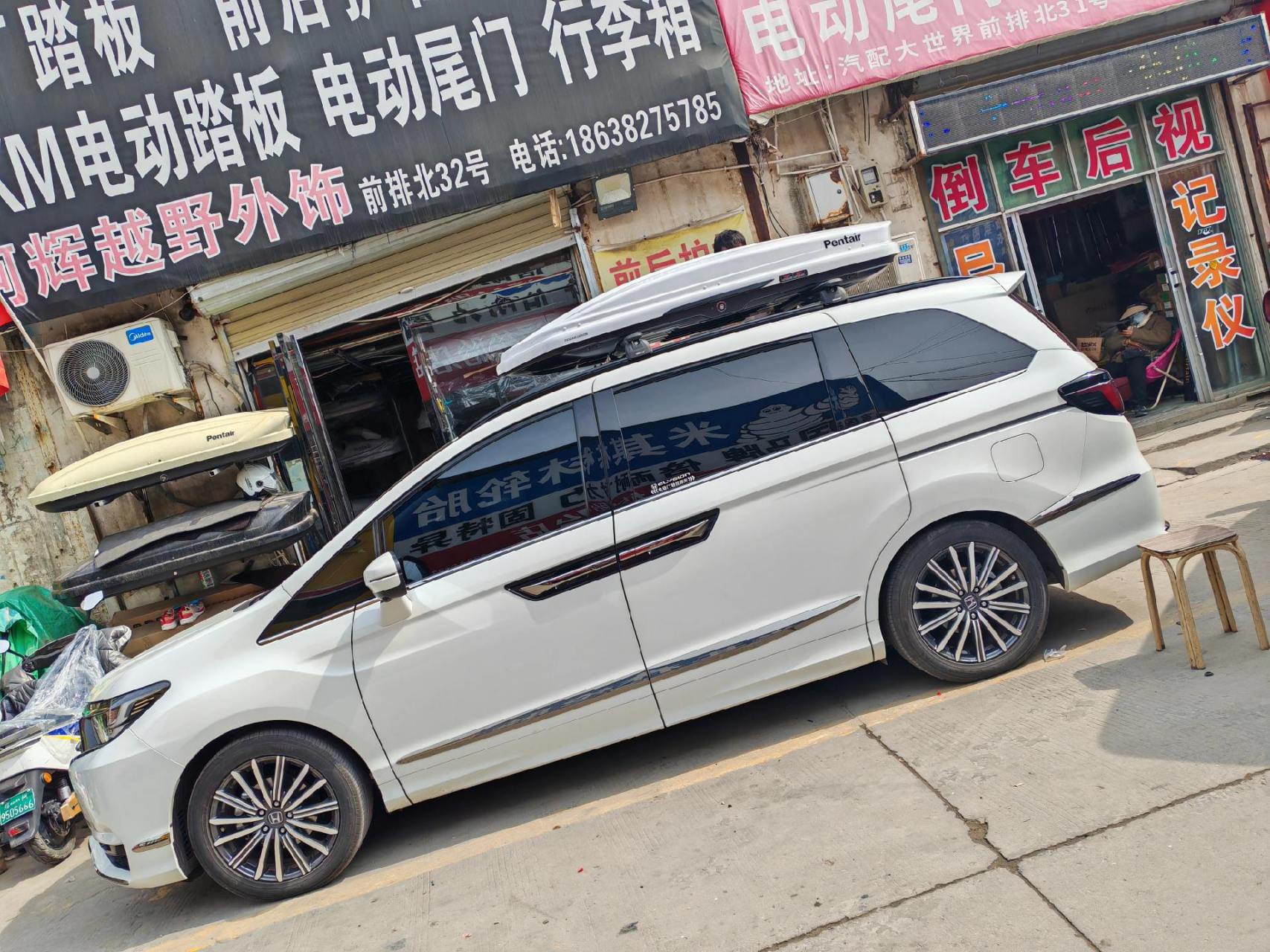 艾力绅车顶行李箱安装原车磨砂黑行李架