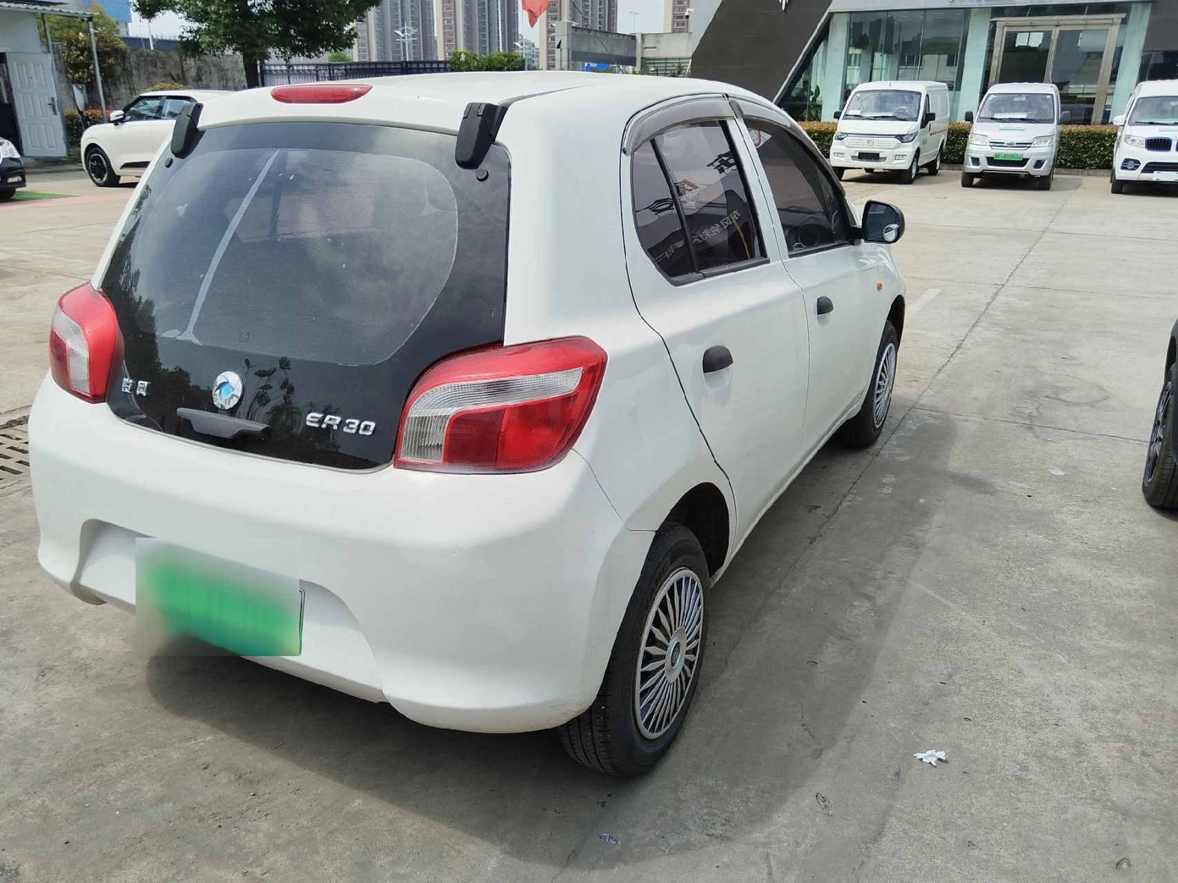 东风俊风er30,纯电动新能源轿车,自动挡快慢充电,非营运,标准续航255