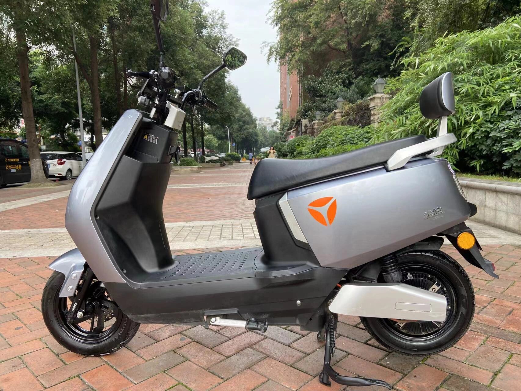 雅迪莱达,9成新左右,1000多 超好骑的大牛快,雅迪的高端系列,续航70