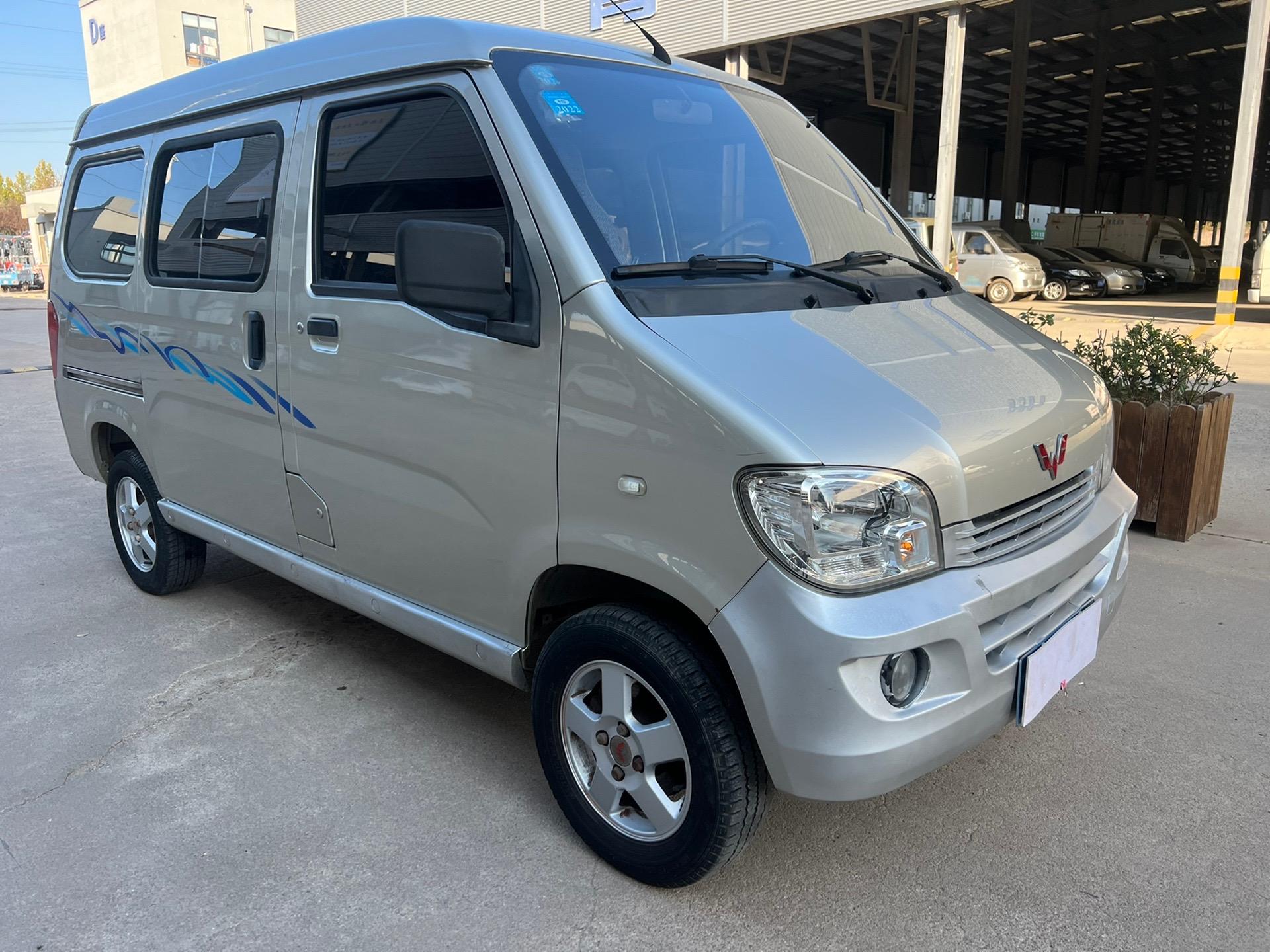 新到2014年12月五菱之光6388nf,7座大马力,个人一手车,9