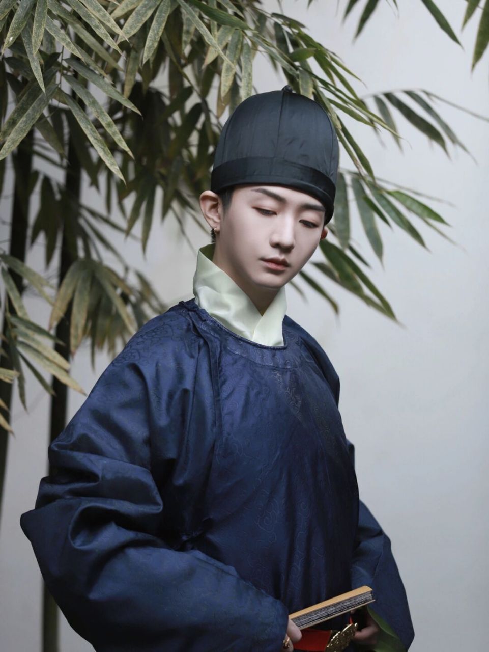 汉服穿搭|明初男子装束 藏蓝色 云纹纱明初窄袖圆领袍(自制 荧光绿窄