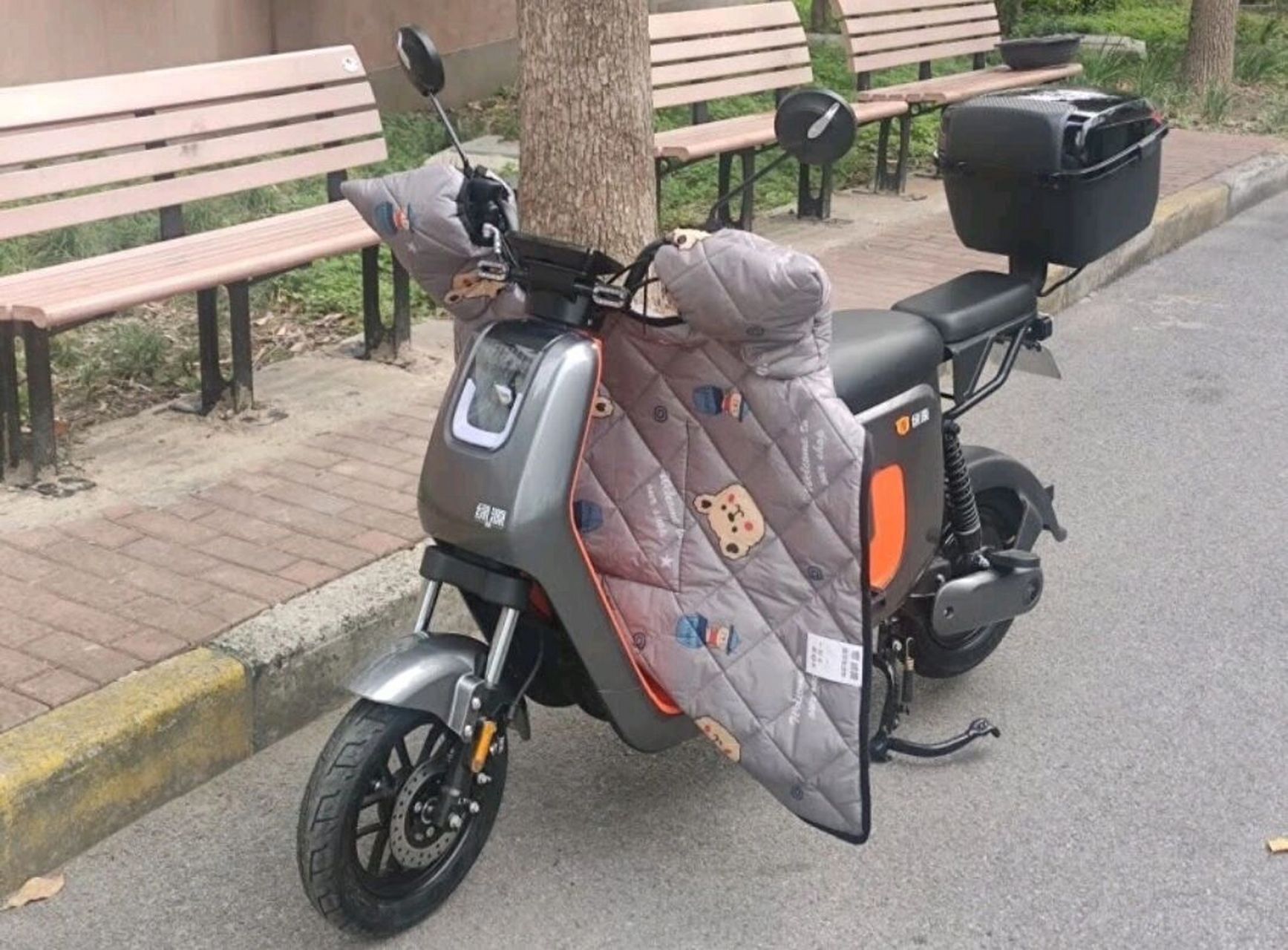 绿源k5电动自行车,宣称80公里续航,实际60 实用环境温度10-20度.