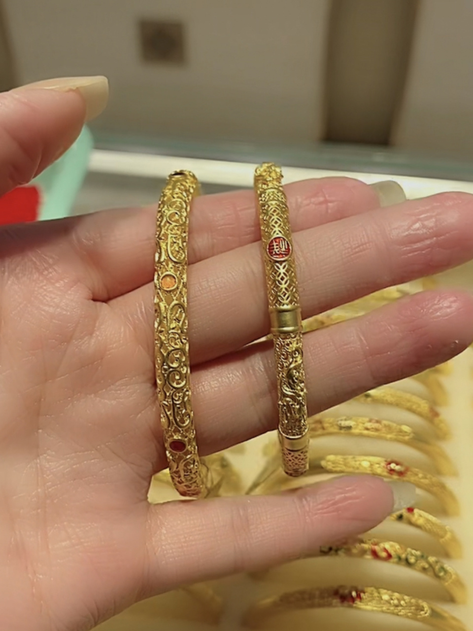 种草贴～珐琅彩足金手镯 99万喜金直播间 克价402,工费18-25不等,工