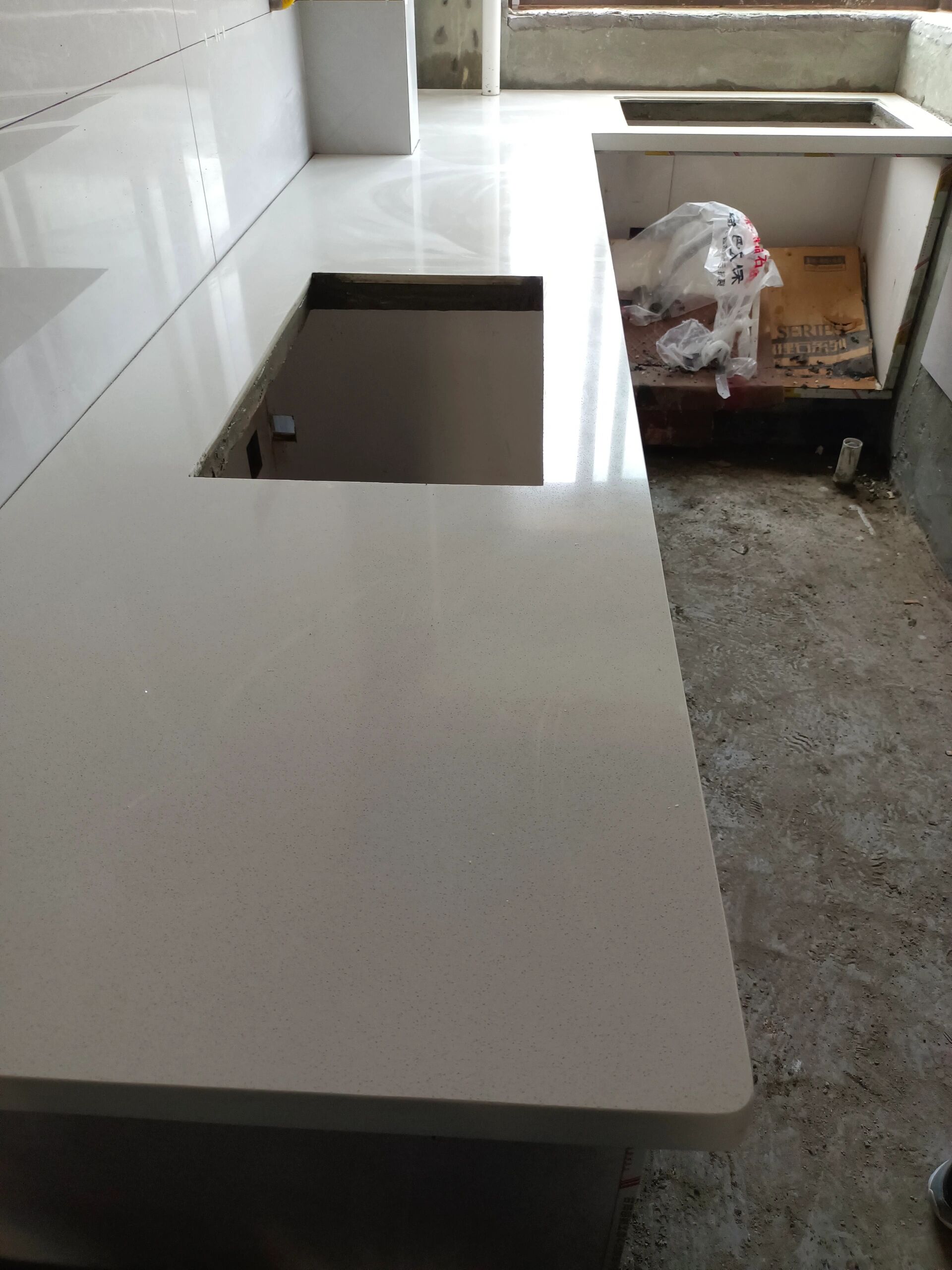 灶台石和窗台石安全下车 灶台石:240元/米的单色石英石,浩美1080 窗台