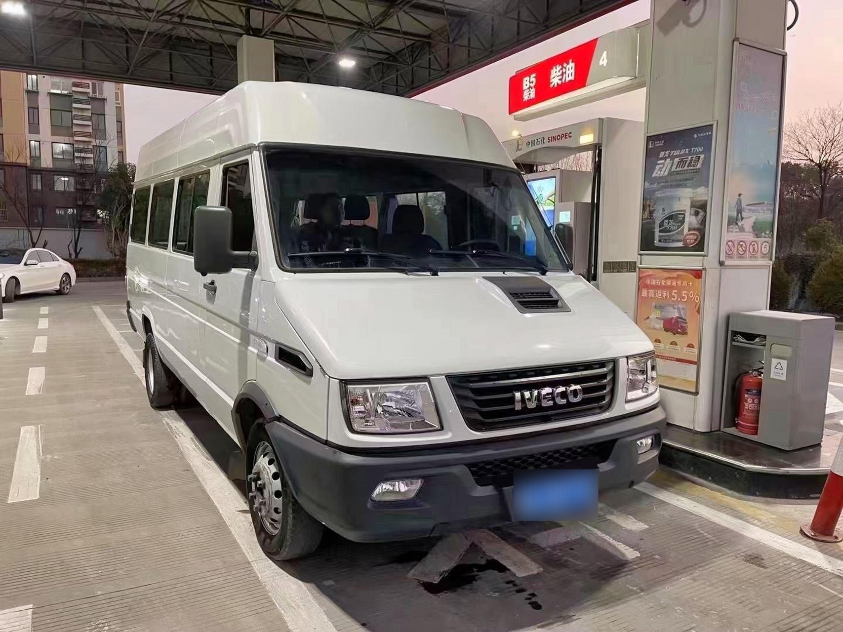 99米依维柯得意a40实表7万公里带中央空调,6座,拉学生用车,没有拉过货