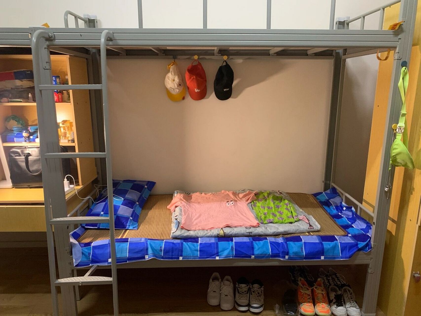 南昌理工学院 狠 孤寂 宿舍就来我一个