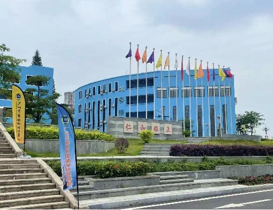 广州高中学校介绍--广州市开发区外国语学校