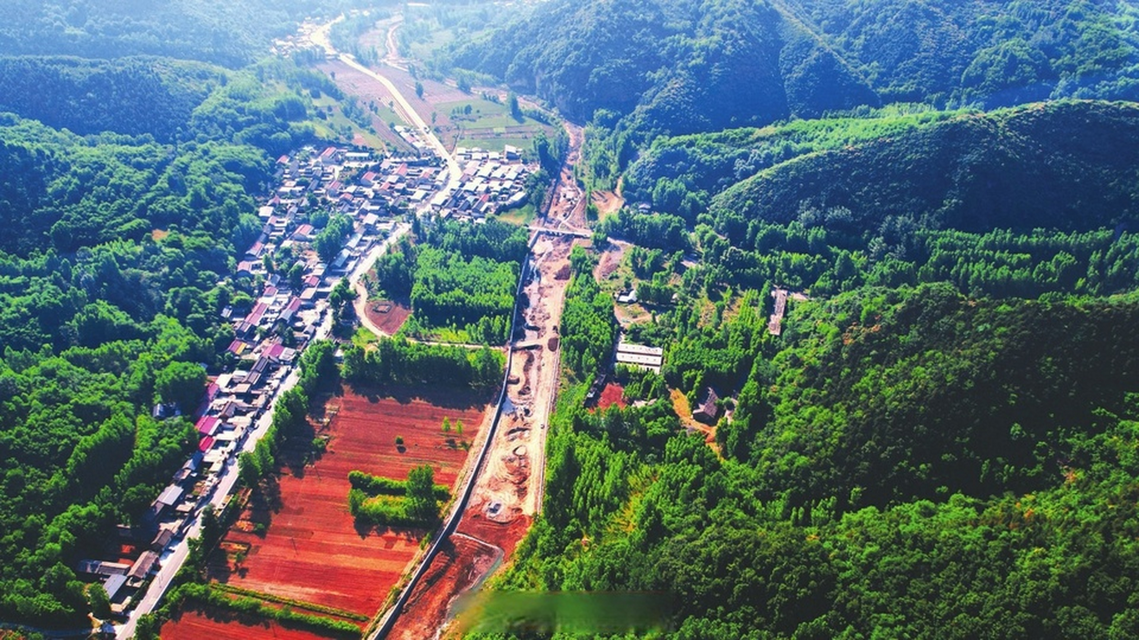 【改善河道生态环境】6月24日,垣曲县板涧河河道毛家湾镇施工现场机器