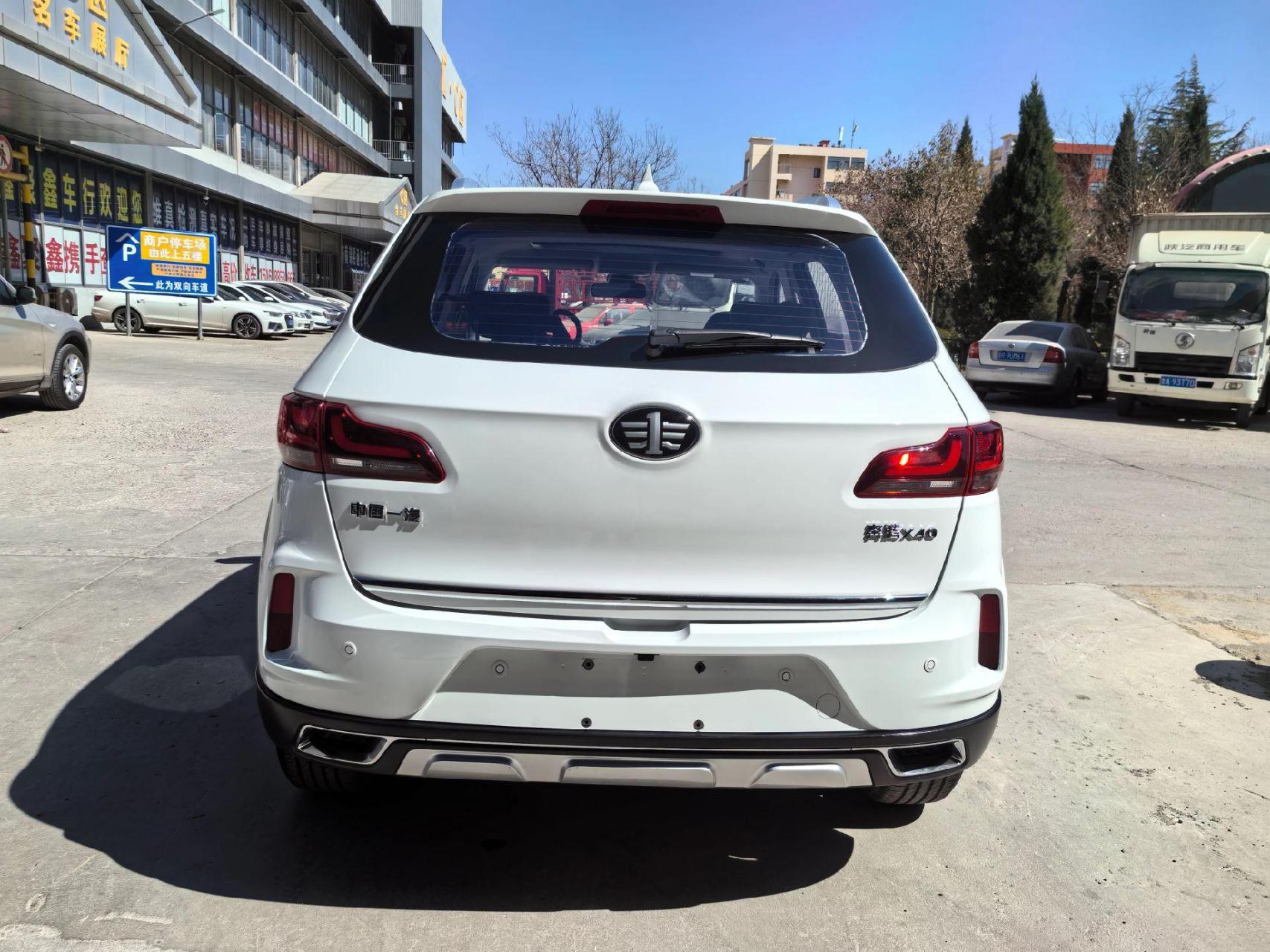 19年上牌奔腾x40自动挡,个人一手车,原版右侧俩门补漆,其他原车漆,实