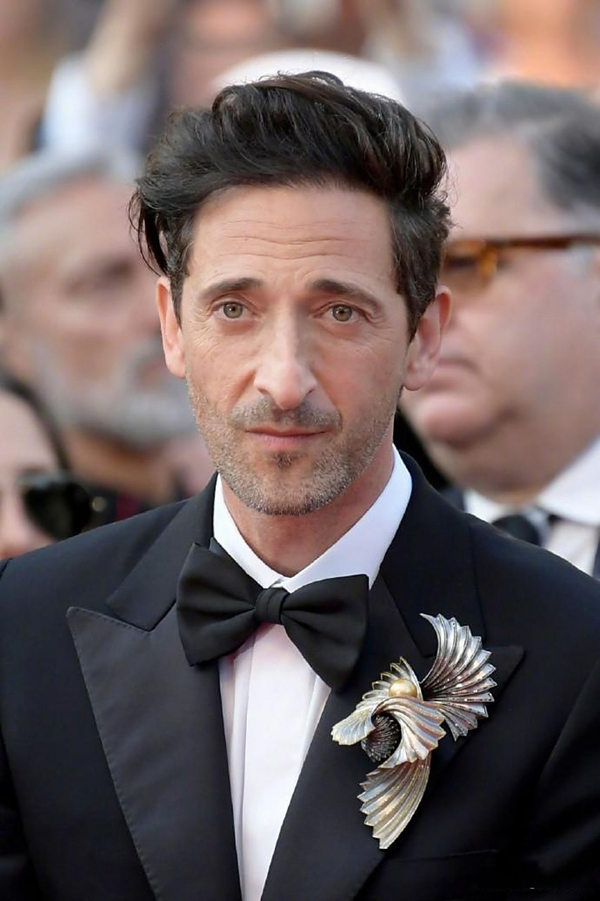 奥斯卡影帝阿德里安·布罗迪adrien brody和女友乔治娜·查普曼