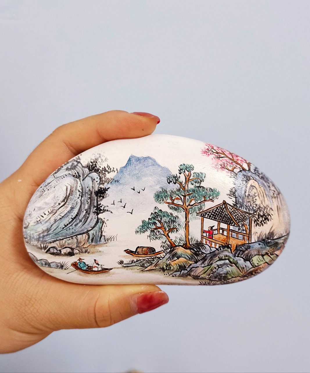 山水画鹅卵石画 无聊画个画吧,石头已经做封层处理了,像猪腰子一样的