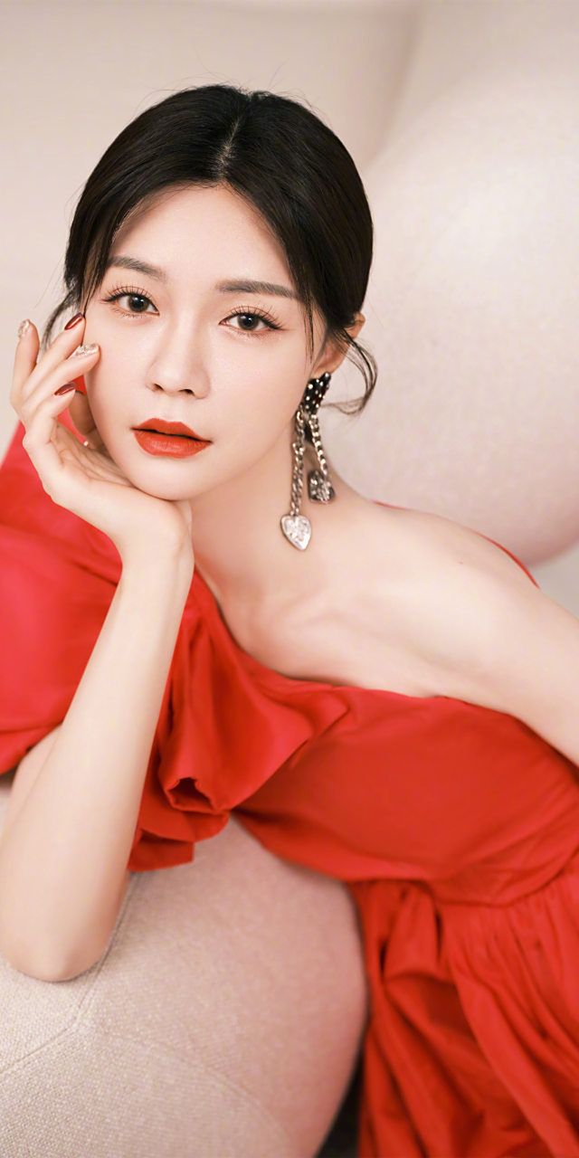 沈梦辰红色开叉长裙写真壁纸