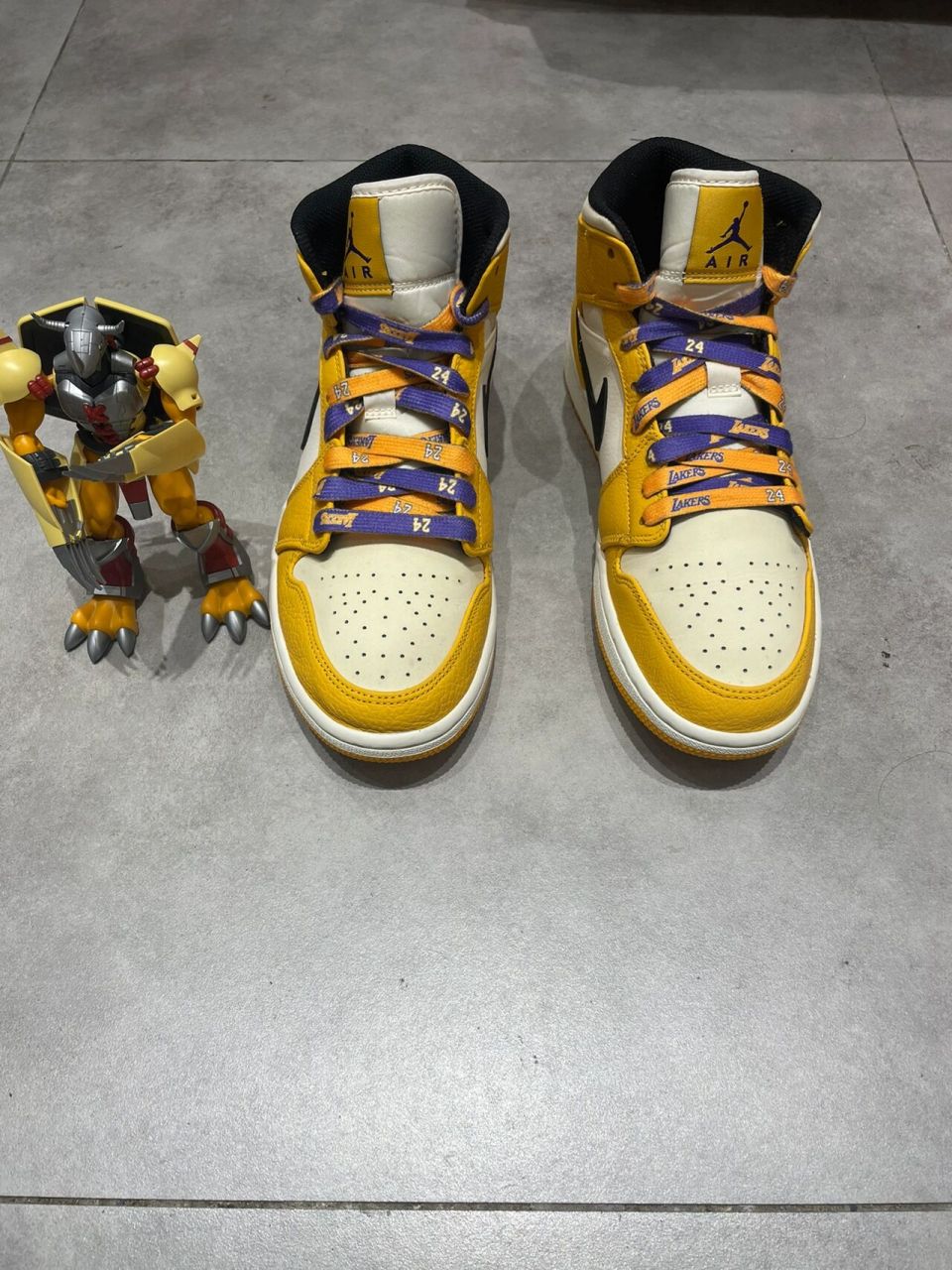 aj1 湖人紫黄 aj1湖人 紫黄 码数:42码 成色:a  作为湖人主题的配色