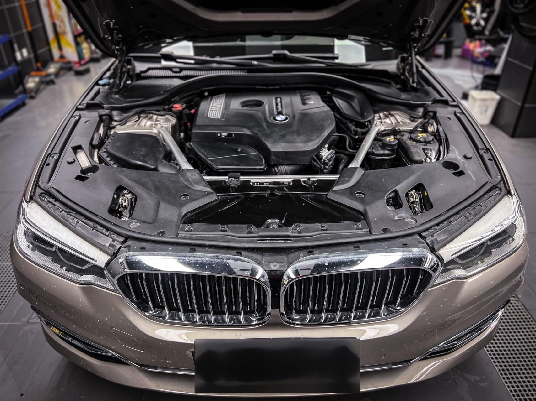 宝马b48发动机最常见易损老化漏水的副水壶