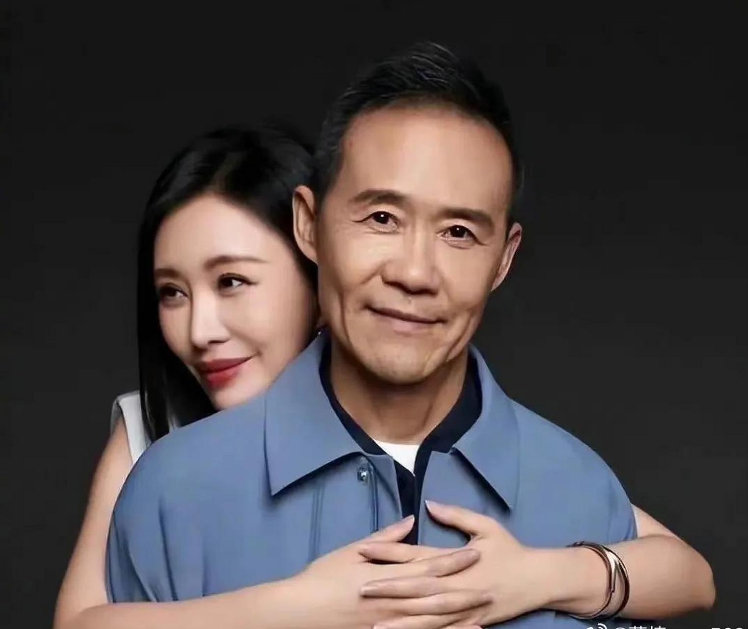 这是男友视角啊,田朴珺缝袜子的画面被王石全拍下来了,我说你俩这过