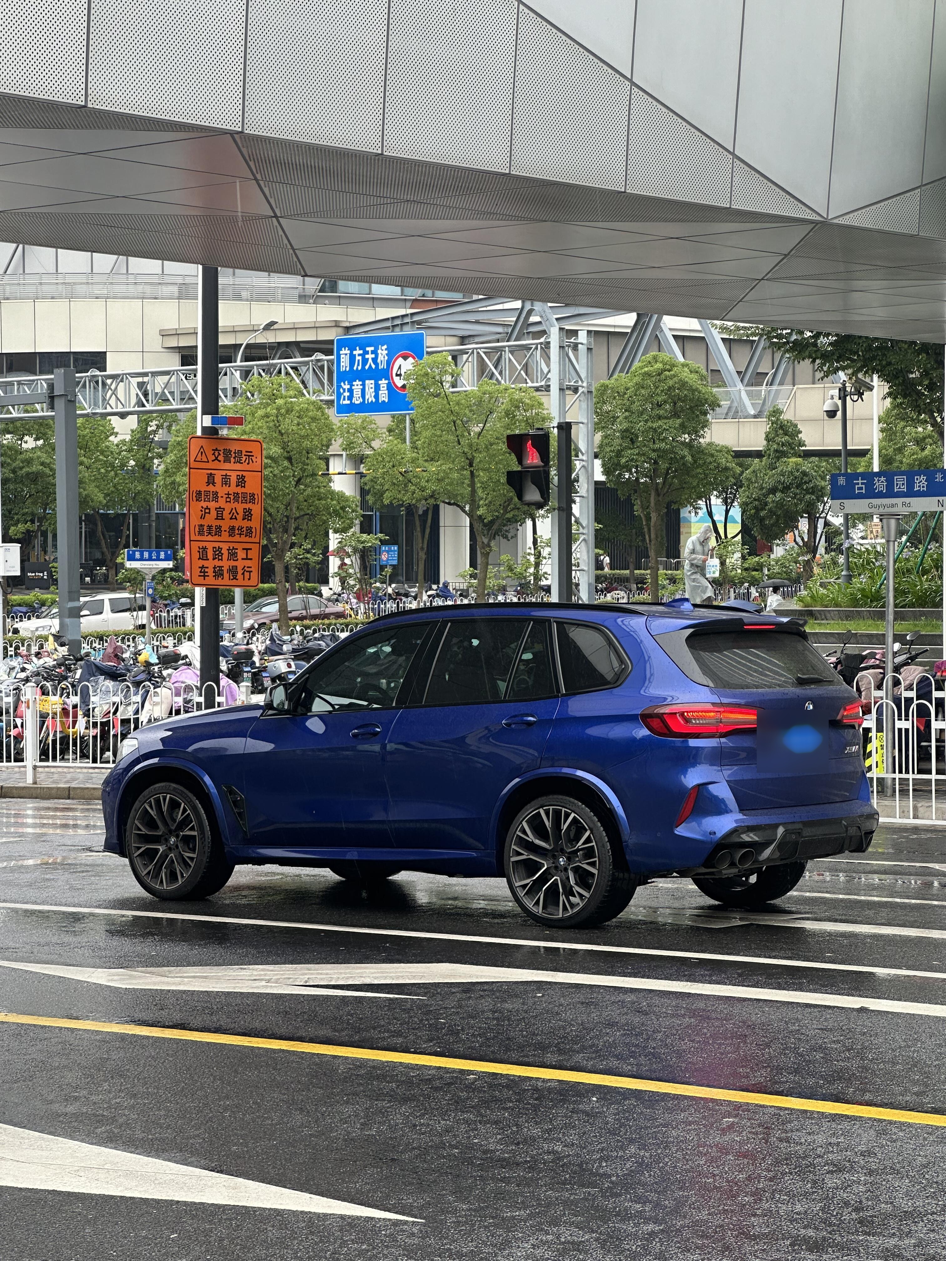 x5m宝马2024款价格图片(宝马x5最新价格2024款图片)