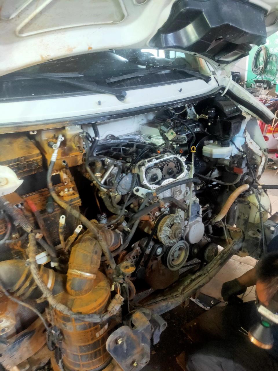 0t发动机,换个缸垫,看看这工程,也不知道意大利的这些工程师是咋设计