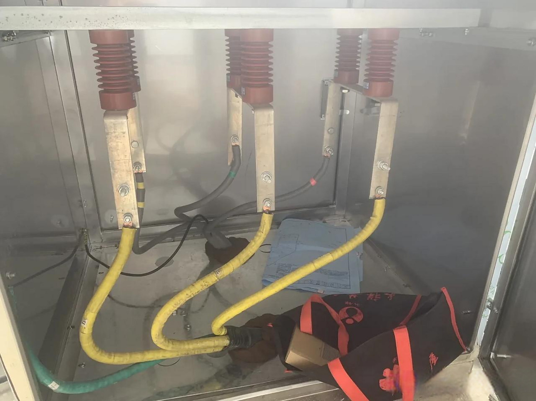 电力电缆接线端子箱,一般情况下,是在电力电缆长度不够的时候,用来