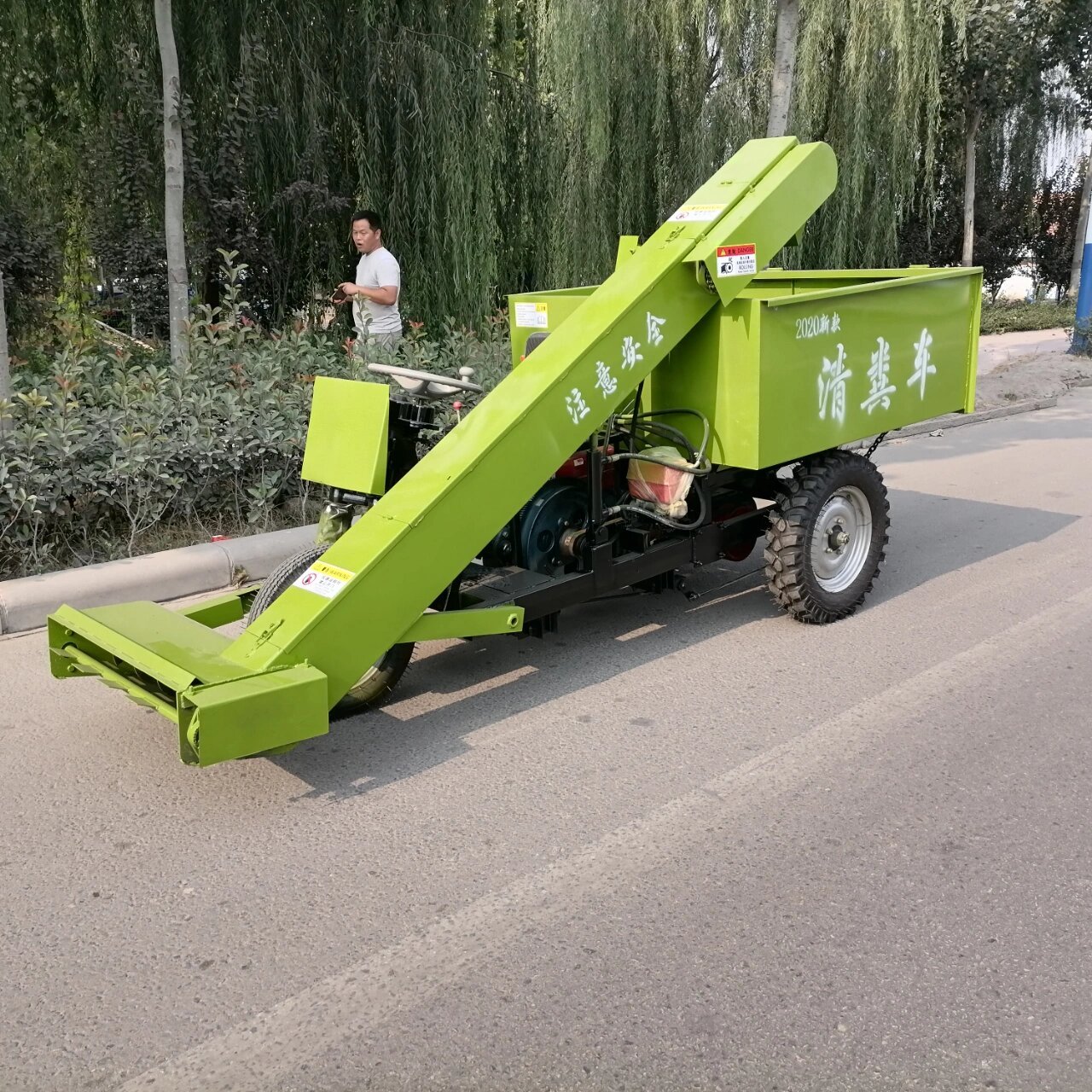 养殖场清粪车小型牛圈刮粪机粪便清理车自动铲粪车养牛场全套设备