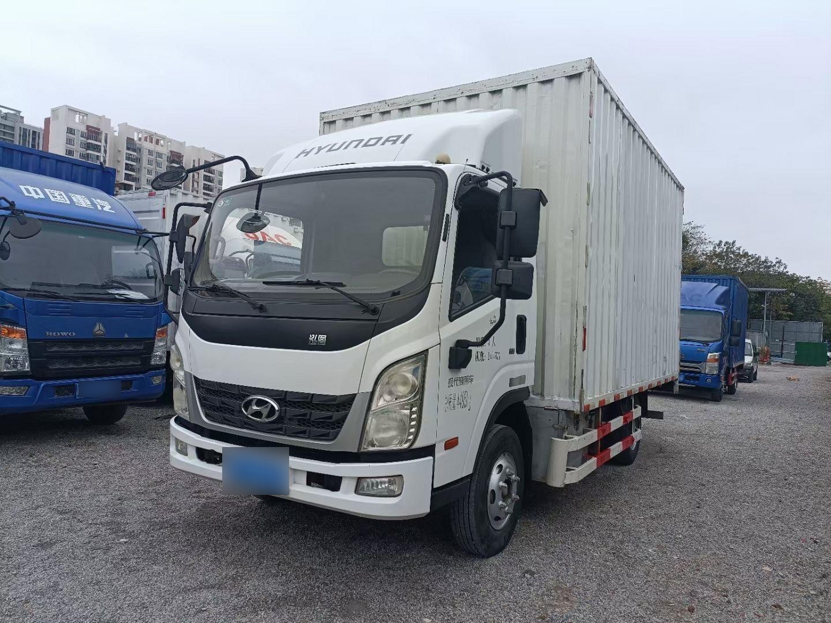 2021年现代泓图,厢式4米2长,宽2米4,玉柴3.0发动机,断汽刹,配液压尾板