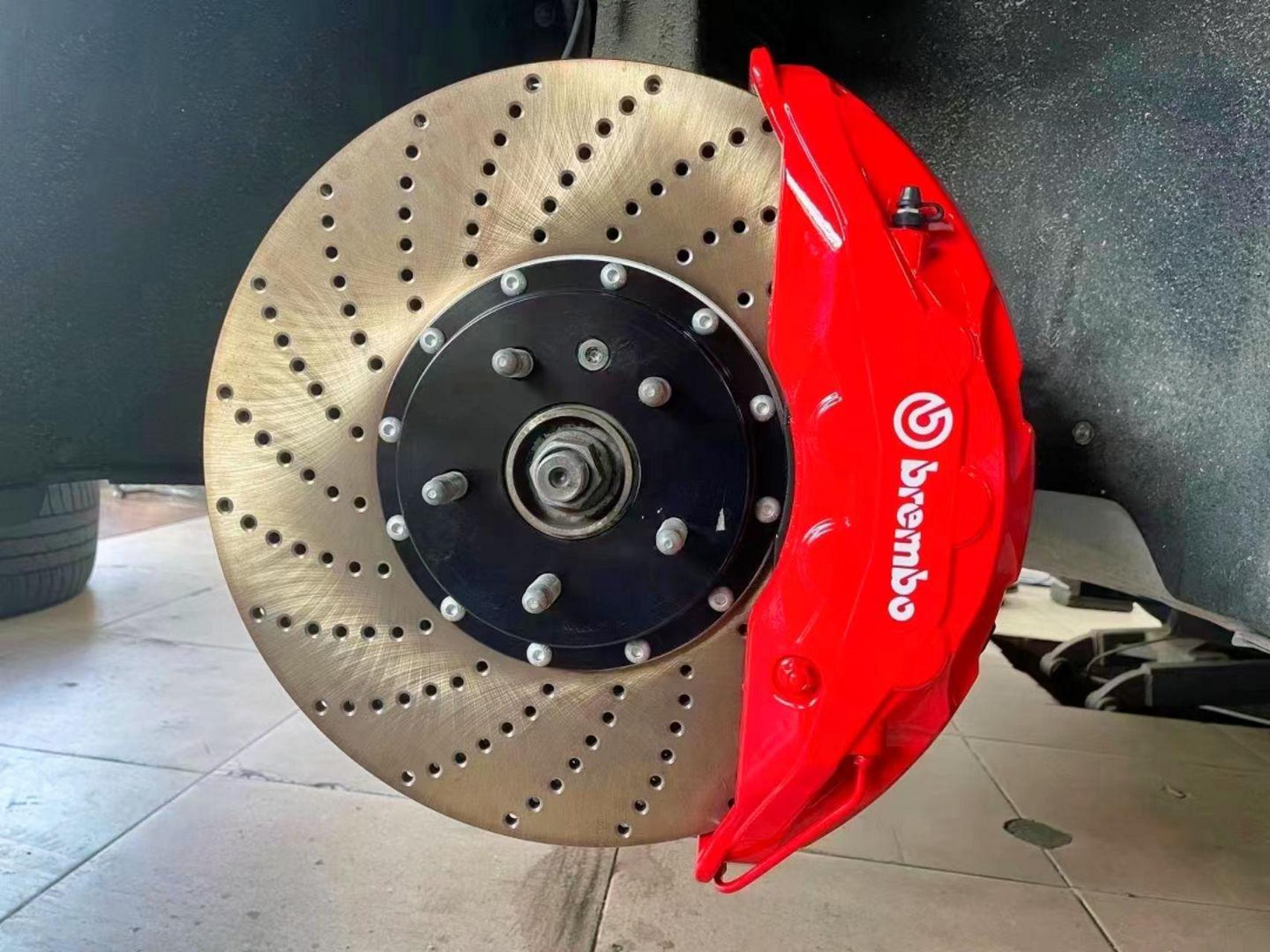 小米su7阿基波罗10活塞卡钳.