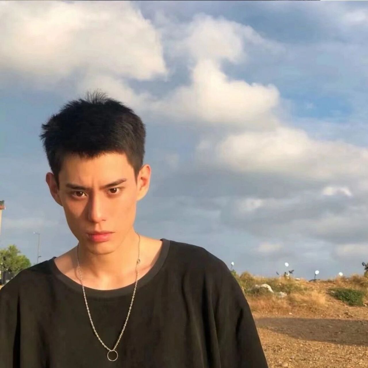 男生头像 与众不同,不是你错了.很多时候,英雄都是孤独的.