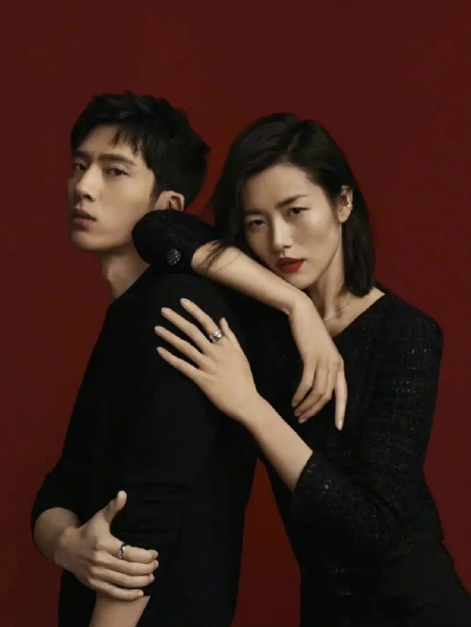 浪漫生活的记录者# #娱乐圈# #甜甜的恋爱# #井柏然# #刘雯# 	 近日