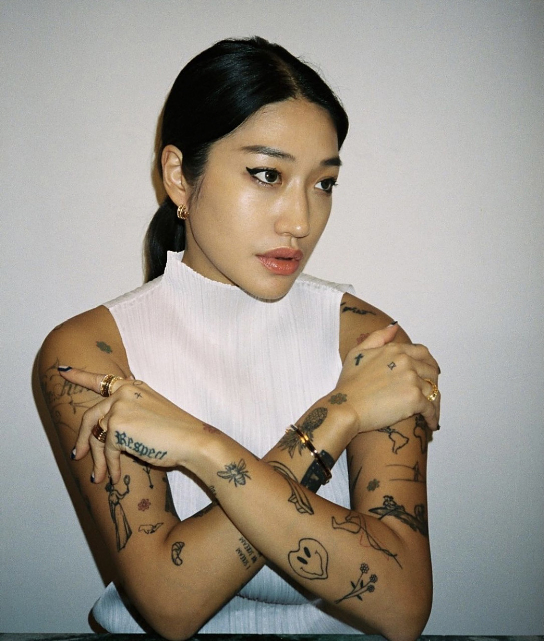 三宅一生|三宅褶皱 韩裔女dj peggy gou真的是把 pleats please isseu