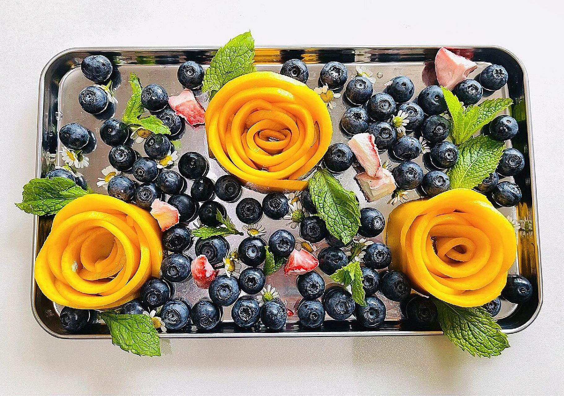 幼儿园作业  制作水果拼盘 草莓熊,芒果花