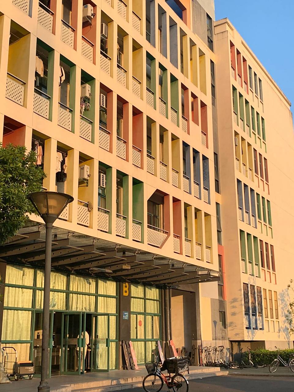 浙江传媒学院7915风景篇 16615学校最有特色的彩虹96楼