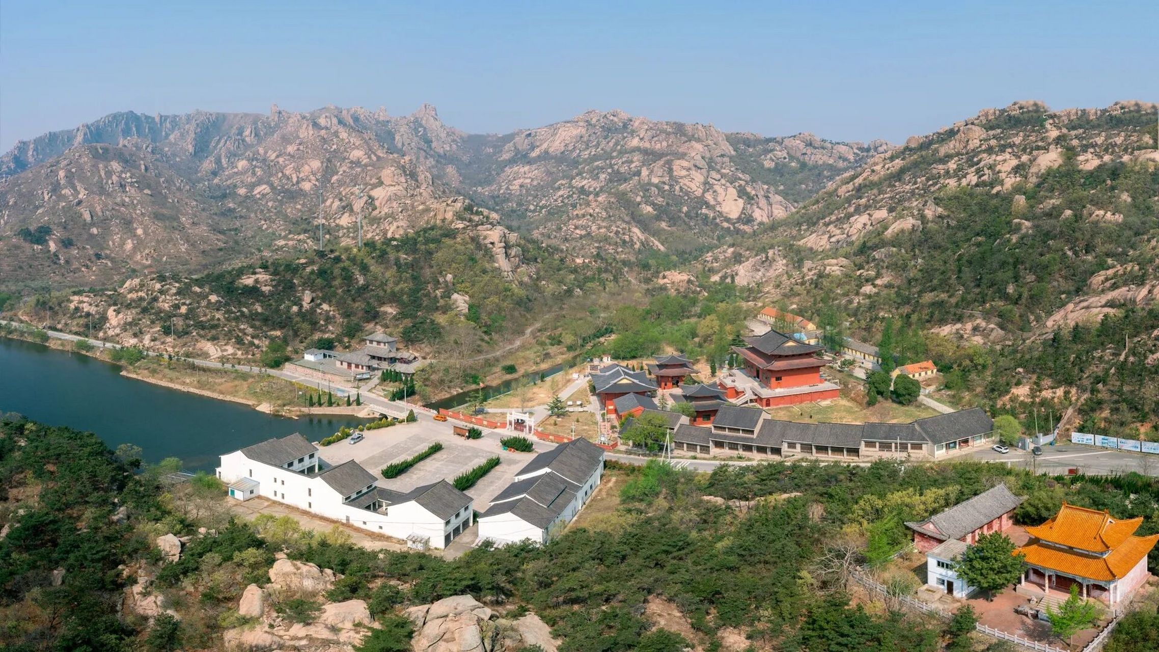 威海乳山岠嵎山国家级森林公园 位于山东威海乳山市乳山寨镇,属于