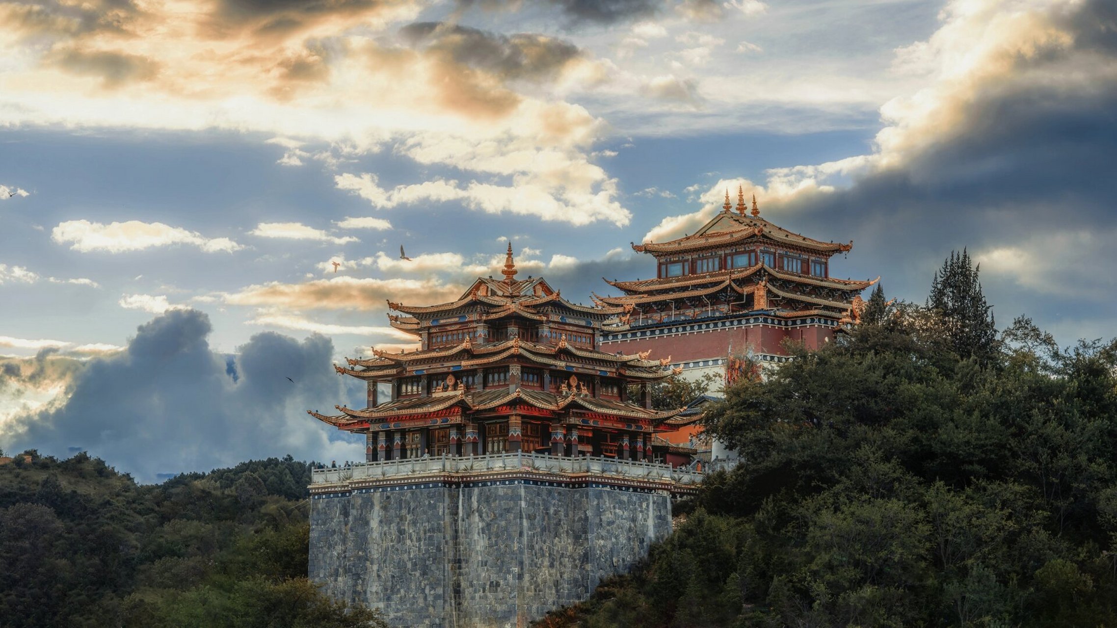 香格里拉大佛寺 很可惜,太阳下山了
