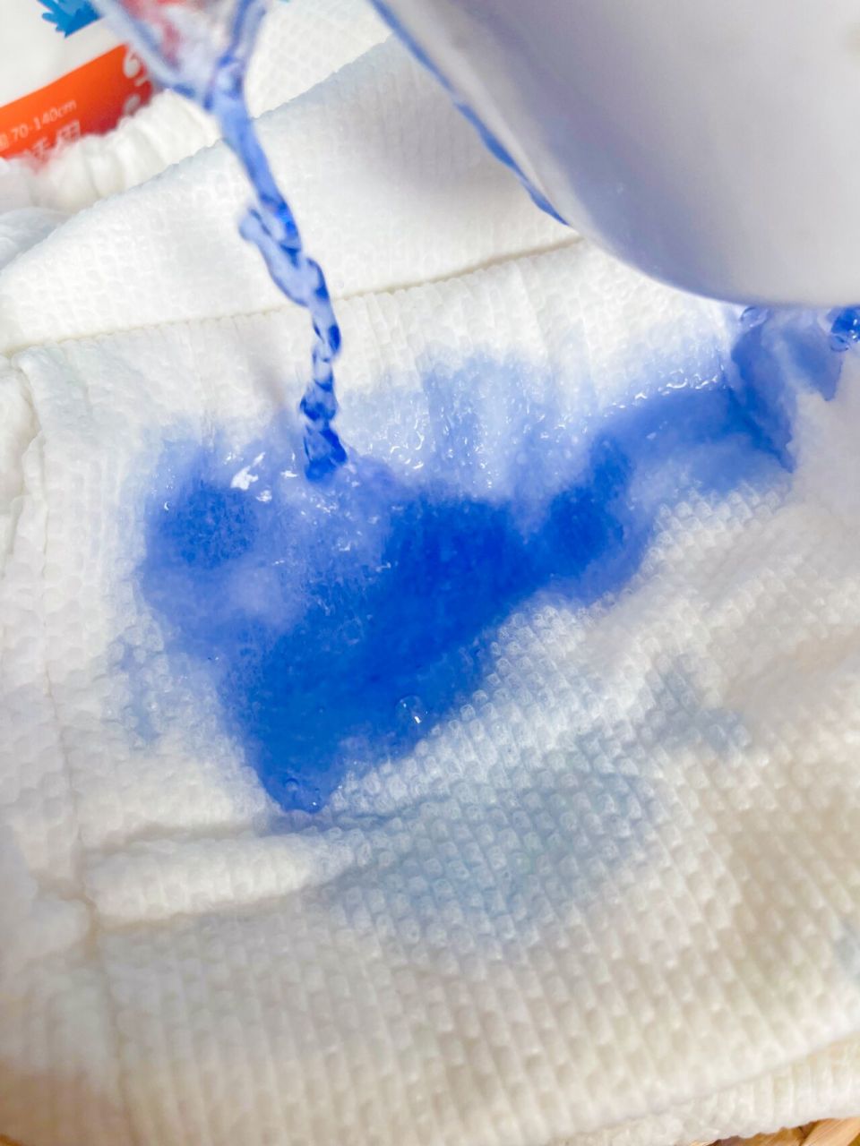 穿裙子可以穿纸尿裤吗"?