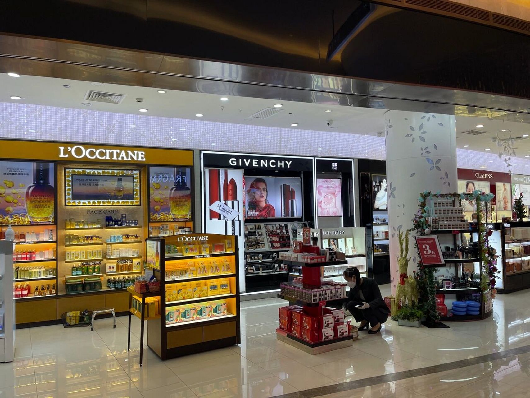 金边cdf免税店购物篇 虽然说都是小柜台,但是买的东西价格都很实惠