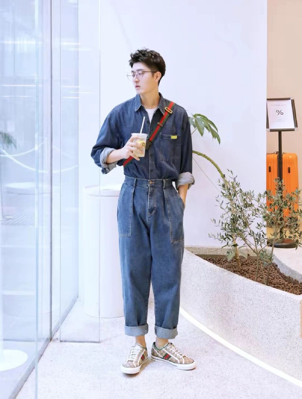 肖战同款斜挎包包 gucci虎头包 同款饼干鞋 (图片搬运)